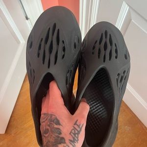 Yeezy onyx foam runners